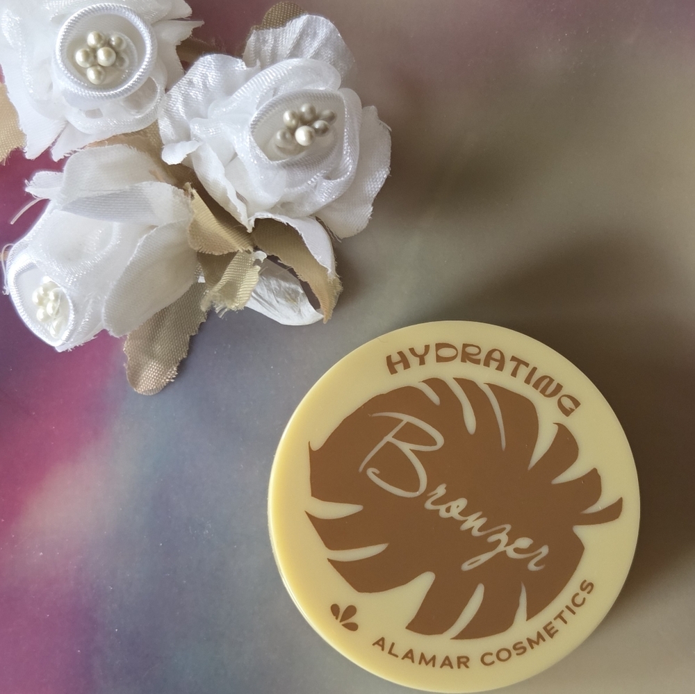 NWT Cafe Con Leche Alamar Cosmetics Hydrating Bronzer - Picture 2 of 4